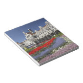 Frühlingsblumen und historischer Bahnhof, Notizblock (angewinkelt)
