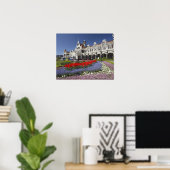 Frühlingsblumen und historischer Bahnhof, Poster (Heimbüro)
