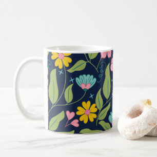 Frühlingsblumenmuster auf Dunkelblau Kaffeetasse