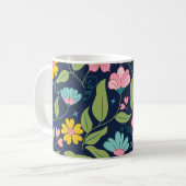 Frühlingsblumenmuster auf Dunkelblau Kaffeetasse (Vorderseite Links)