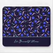 Frühlingsblumenmuster auf dunkelblauem Hintergrund Mousepad (Vorne)