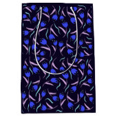 Frühlingsblumenmuster Dunkelblau Mittlere Geschenktüte (Vorderseite)