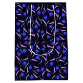 Frühlingsblumenmuster Dunkelblau Mittlere Geschenktüte (Rückseite)