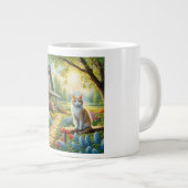Frühlingserie Hütte/Garten & Katze Jumbo-Tasse (Vorderseite Rechts)