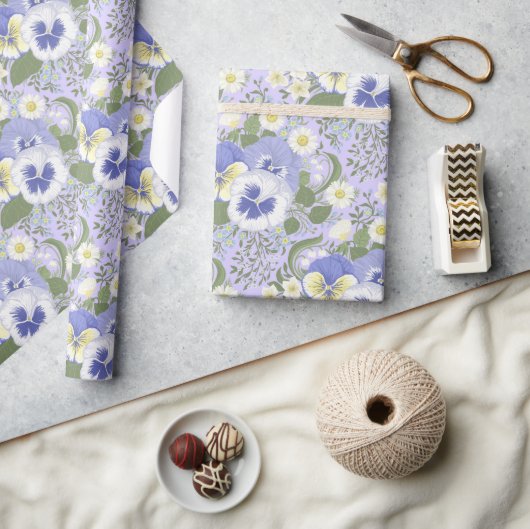 Frühlingsgartenblumen auf Lavendel Geschenkpapier (Basteln)