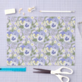 Frühlingsgartenblumen auf Lavendel Seidenpapier (Handwerk)