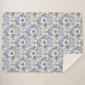 Frühlingsgartenblumen auf Lavendel Sherpadecke (Vorderseite (Horizontal))