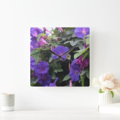 Frühlingsglorie in Blau Quadratische Wanduhr (Zuhause)