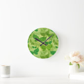 Frühlingsgrünes Muster Runde Wanduhr (Zuhause)