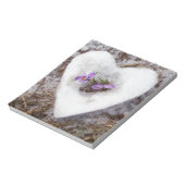 Frühlingskrokus im Schneekulturfoto Notizblock (Rotiert)