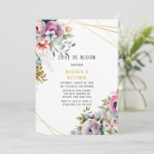 Frühlingspastel floral Bouquet Liebe in Bloom Einladung (Stehend Vorderseite)