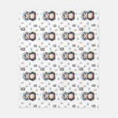 Frühlingspinguine mit Blume in Weiß Fleecedecke (Vorderseite)