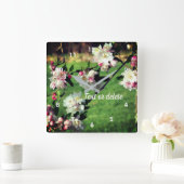 Frühlingspink und weiß Blüten   Quadratische Wanduhr (Zuhause)