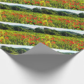 Frühlingspopole Wiese und Bergwelt Geschenkpapier (Ecke)