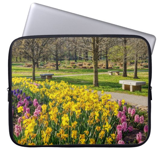 Frühlingssaison Blumengarten Laptopschutzhülle (Vorderseite)