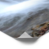 Frühlingssommer Abend an den Wasserfällen. Poster (Ecke)