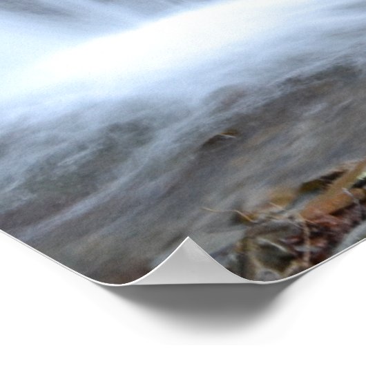 Frühlingssommer Abend an den Wasserfällen. Poster (Ecke)