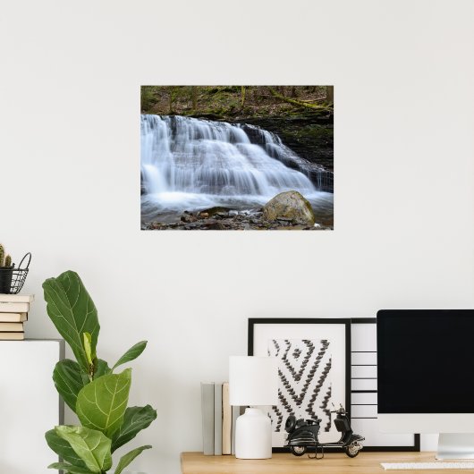 Frühlingssommer Abend an den Wasserfällen. Poster (Heimbüro)