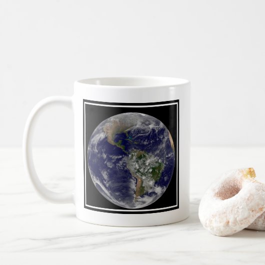 Frühlingstag auf der Nordhalbkugel. Kaffeetasse (Mit Donut)