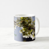 Frühlingsweiße Kirsche Blume, Muttergeschenke. Kaffeetasse (VorderseiteRechts)