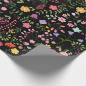 Frühlingswildblumen auf Schwarz Geschenkpapier (Ecke)