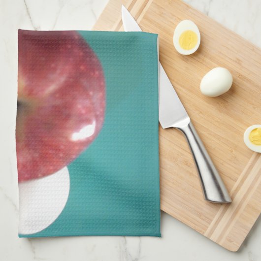 Frühstück Buddies: Zwei Eier $an Apple Still Life Handtuch (Viertel Falte)