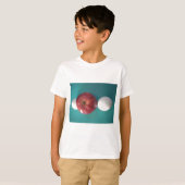 Frühstück Buddies: Zwei Eier $an Apple Still Life T-Shirt (Vorne ganz)