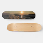 Frühstück in Kroatien schöner Sonnenuntergang Skateboard (Horizontal)