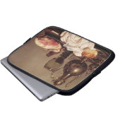 Frühstücks-Stillleben (Öl auf Platte) Laptopschutzhülle (Vorne Knopf)