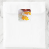 Frühstücksbüffet mit frittierten Eiern Quadratischer Aufkleber (Tasche)