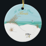 Ft. Walton Beach (Florida) Keramikornament<br><div class="desc">Dieses Design verfügt über einen der schönsten Strände Floridas an der Golfküste! Ein Delphin springt über Wellen im Hintergrund und ein Shorebird  Fußspuren im weißen Sand. Dieses Design kann individuell oder personalisiert gestaltet werden.</div>