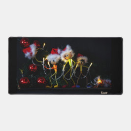 Fubby die Kerstverlichting in de Kerstboom hangen. Schreibtischunterlage