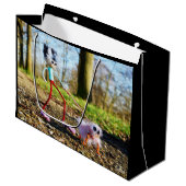 Fubby die zijn hondje uitlaat. große geschenktüte (Vorderseite Schrägansicht)