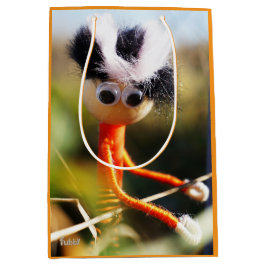 Fubby, een fantasie poppetje. mittlere geschenktüte