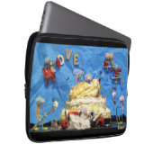 Fubby feest met taart en bruidspaar. laptopschutzhülle (Vorne Rechts)