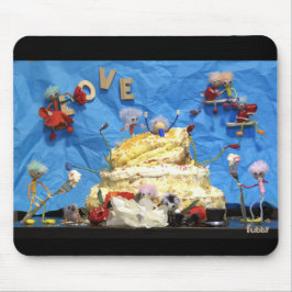 Fubby feest met taart en bruidspaar. mousepad