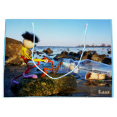 Fubby met flessenpost aan de kust. große geschenktüte (Vorderseite)