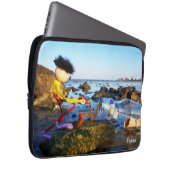 Fubby met flessenpost aan de kust. laptopschutzhülle (Vorne Rechts)