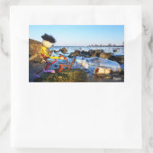 Fubby met flessenpost aan de kust. rechteckiger aufkleber (Tasche)