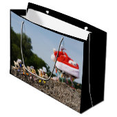 Fubby met kerstmuts avontuur. große geschenktüte (Vorderseite Schrägansicht)