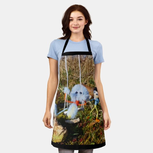 Fubby monster op de schommel. schürze (Getragen)