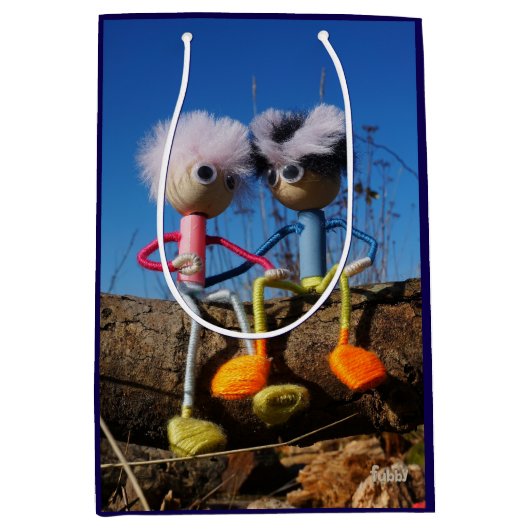 Fubby paartje dat romantisch verliefd zitten. mittlere geschenktüte (Vorderseite)