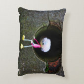 Fubby poppetje dat in een muur zit.  dekokissen (Rückseite(Vertikal))