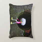 Fubby poppetje dat in een muur zit.  dekokissen (Vorderseite(Vertikal))