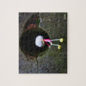 Fubby poppetje dat in een muur zit. Een schattig m Puzzle (Vertikal)