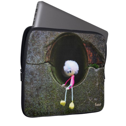 Fubby poppetje dat in een muur zit. laptopschutzhülle (Vorne Rechts)