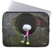 Fubby poppetje dat in een muur zit. laptopschutzhülle (Vorderseite)