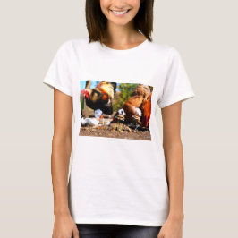 Fubby spelend met de kippen en haan. T-Shirt