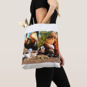 Fubby spelend met de kippen en haan. tasche (Von Nahem)
