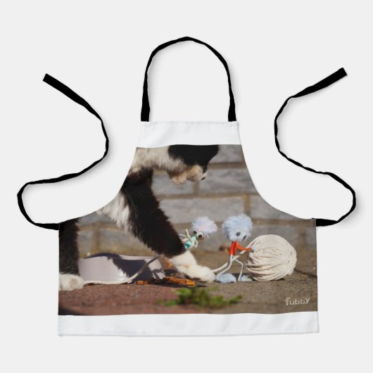 Fubby spelend met hun vriend de poes. schürze (Vorderseite)